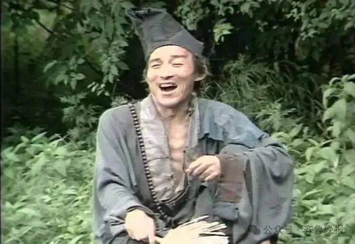 热搜第一!92岁游本昌入住养老院,辟谣“儿女不孝”传闻