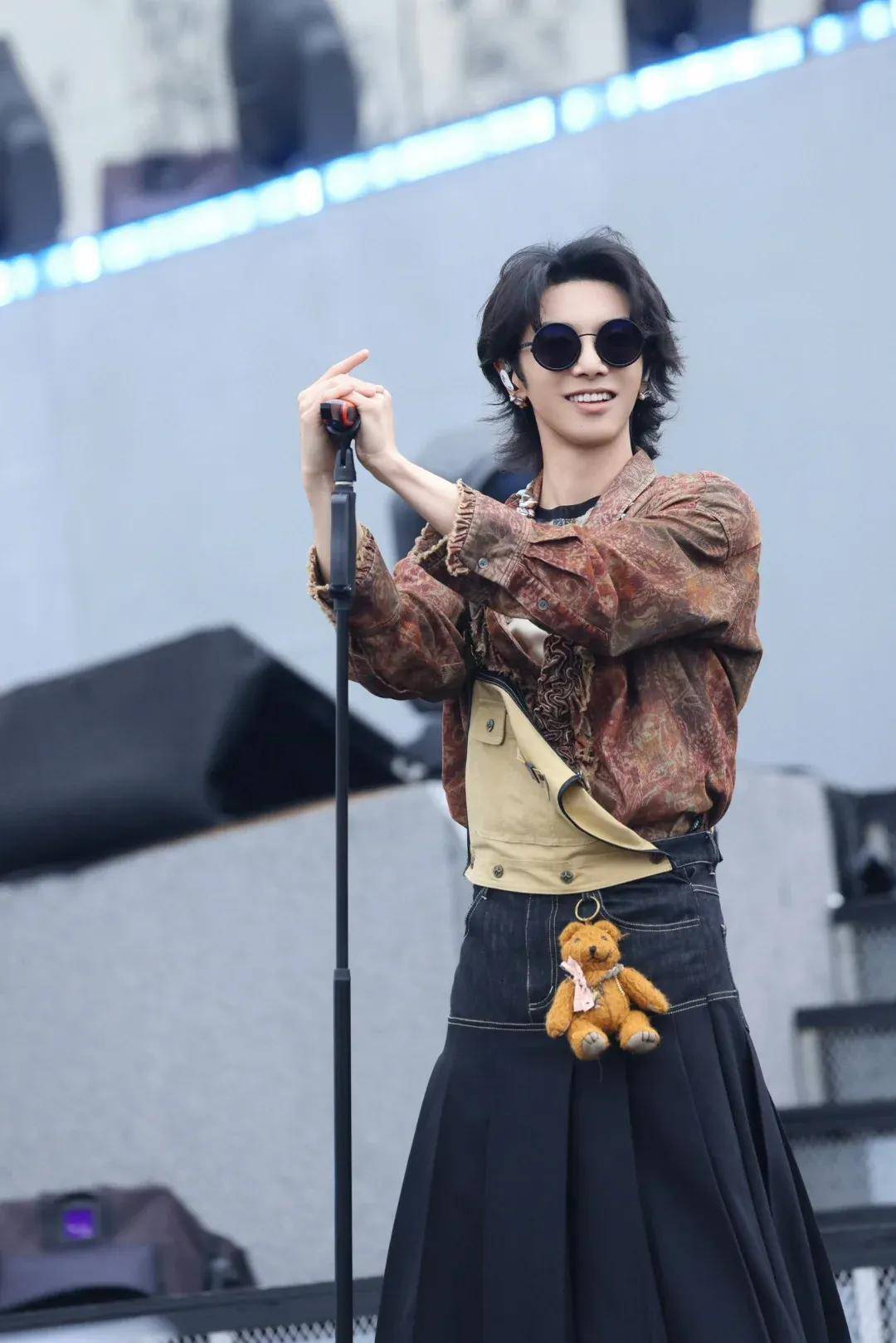 杨幂把钥匙扣扎在马尾上,瞬间实现满39减20!