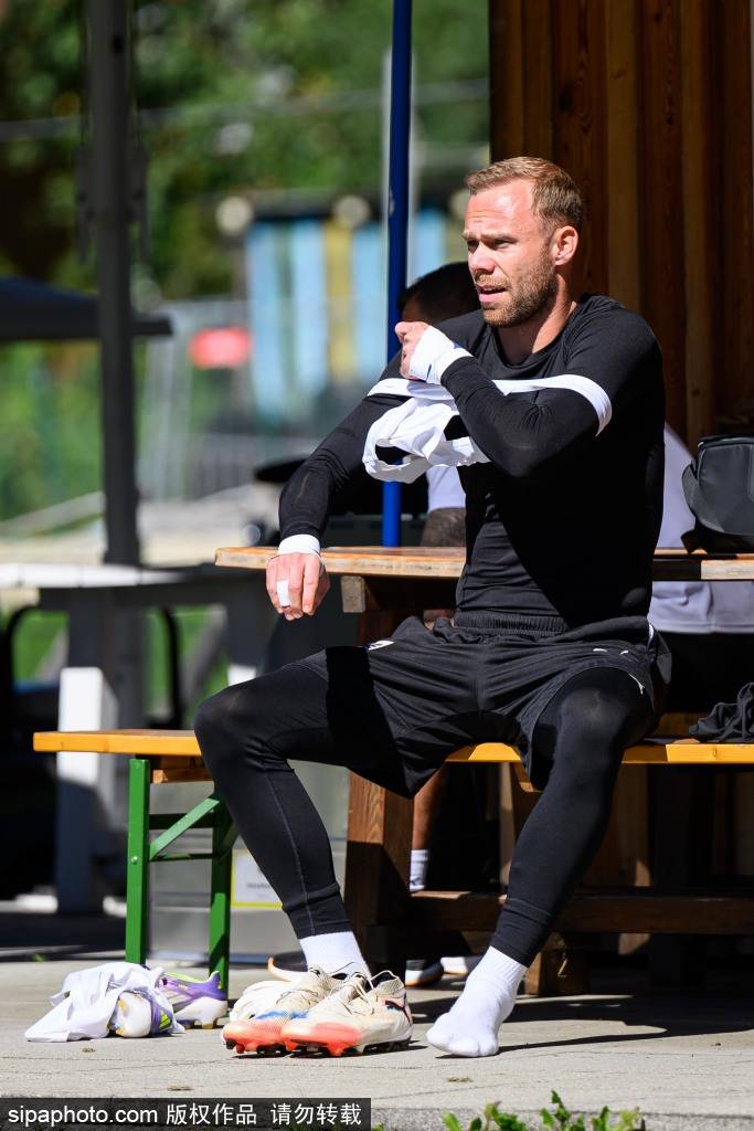 更衣室疯狂庆祝!狂喜的不是中国男足0-0出线,而是安东尼奥的发言,默契球实锤了