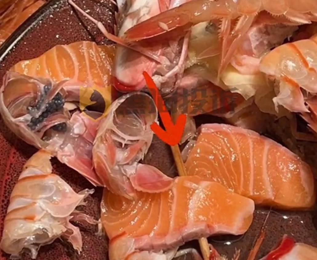 店家回应“女子吃自助剩10片三文鱼被要求赔偿”：其点餐量夸张，最终未另外收费