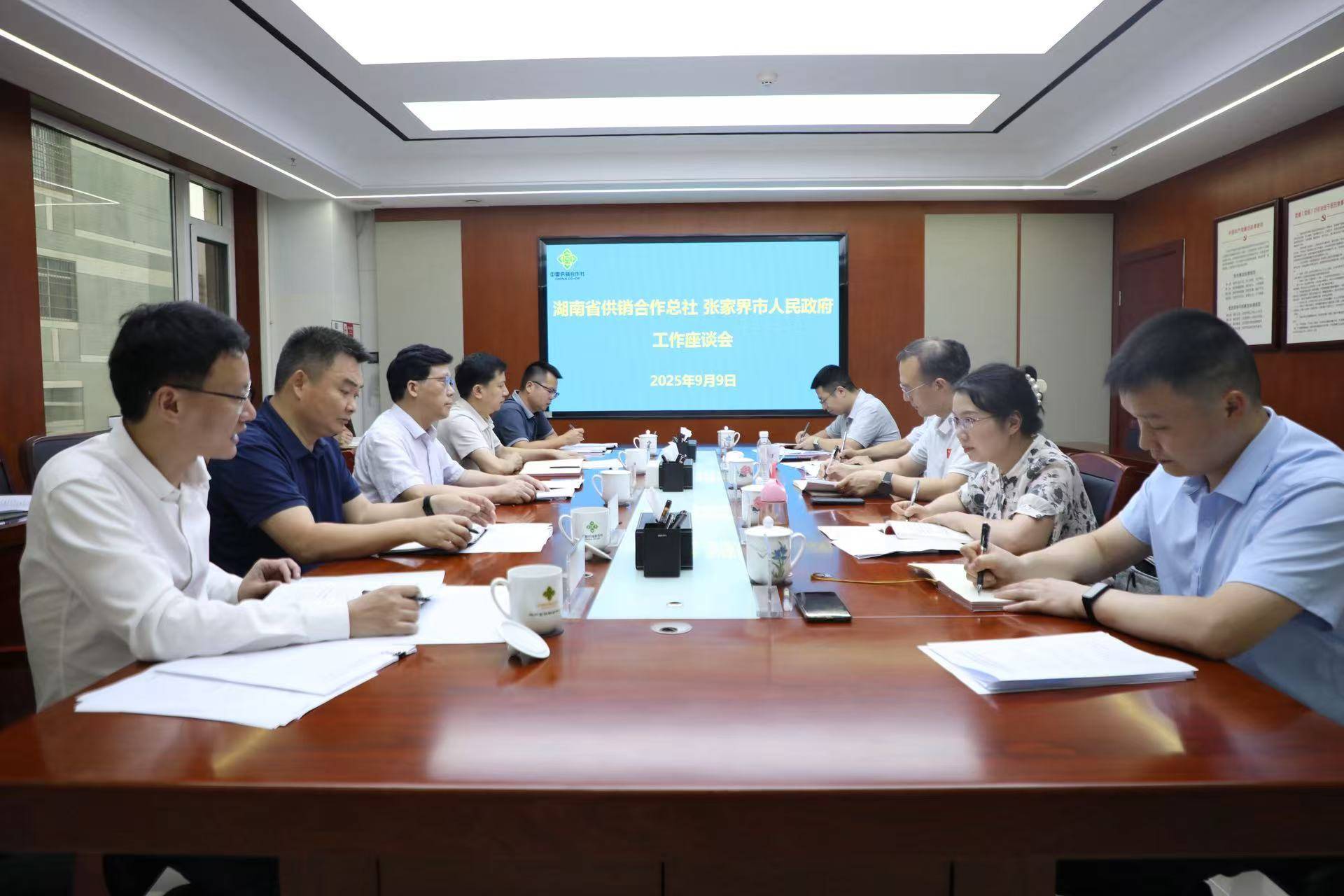 张家界市人民政府党组成员、副市长闫瑞增一行来省社对接工作