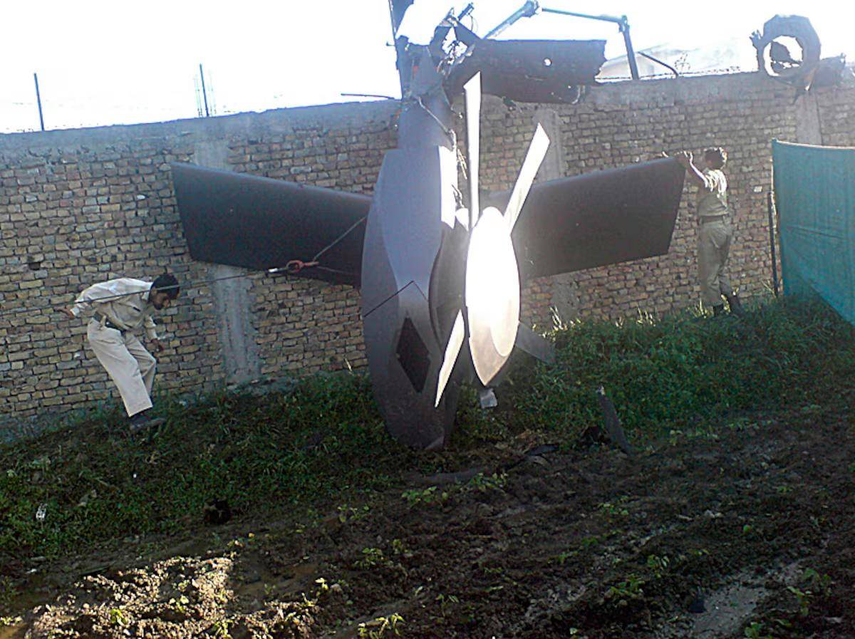 美海豹特种兵突袭胡塞,7500万美元战机坠毁,开火杀死30名也门人