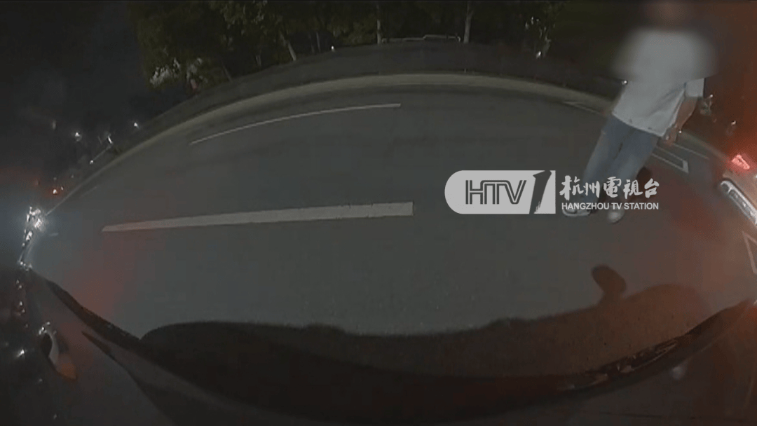 杭州女子酒驾被追尾，怕对方报警私了倒赔8000元，第二天发现肇事者竟是一路尾随