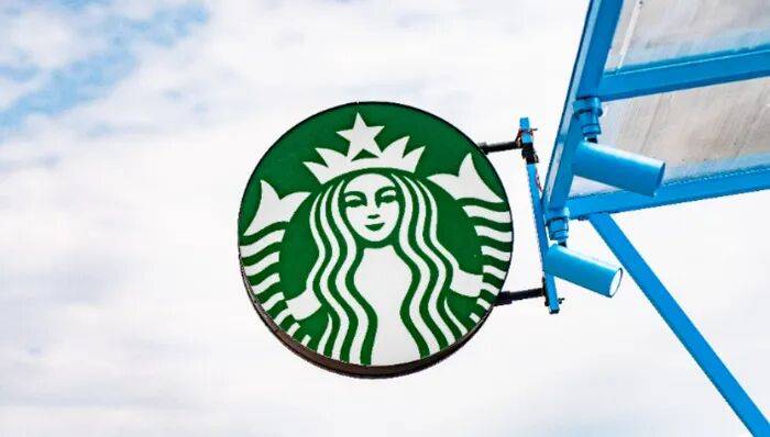 员工曝卖不出月饼垫钱自购,星巴克回应