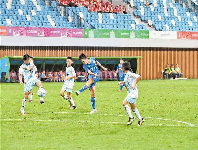 十五运会足球测试赛深圳光明开战