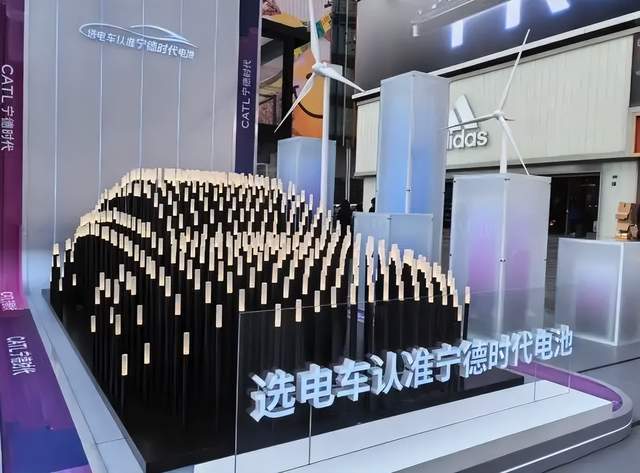 击溃日韩垄断,每天净赚1.7亿元:他靠三次豪赌,卡住全球车企的脖子