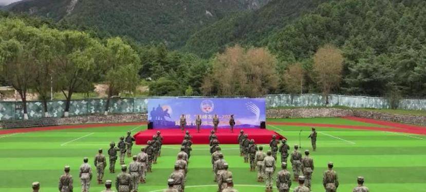 解放军继续驻扎尼泊尔,国际机场瘫痪,尼泊尔总理紧急逃离,9国迅速采取行动