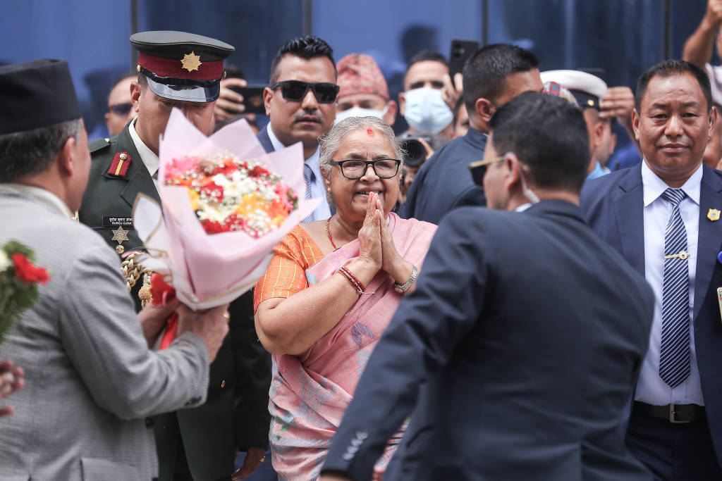 尼泊尔临时政府总理首次公开表态:执政不会超过半年,将顺应民意