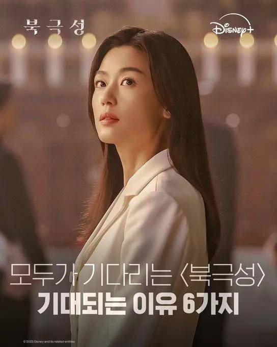 44岁要去“竞选总统”的全智贤，穿衣风格都变了！