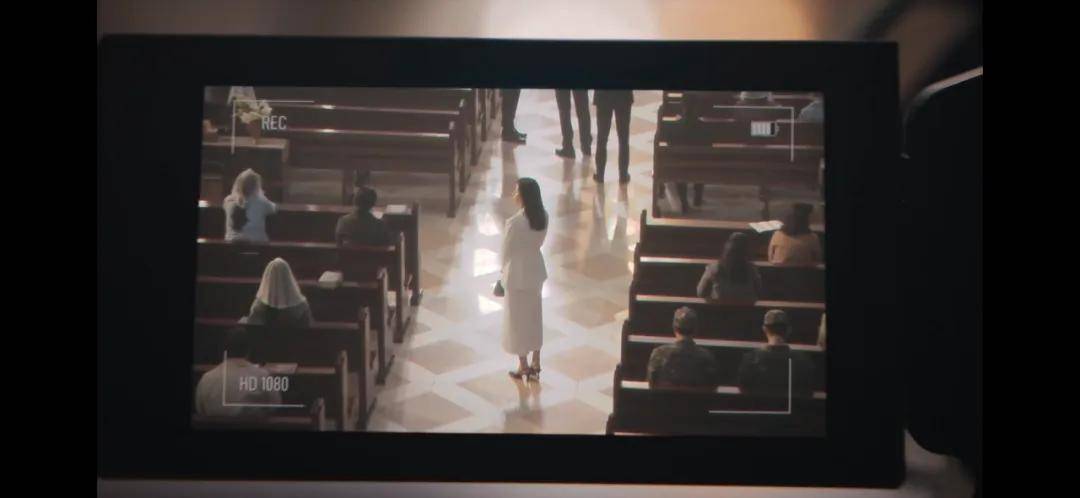 44岁要去“竞选总统”的全智贤，穿衣风格都变了！