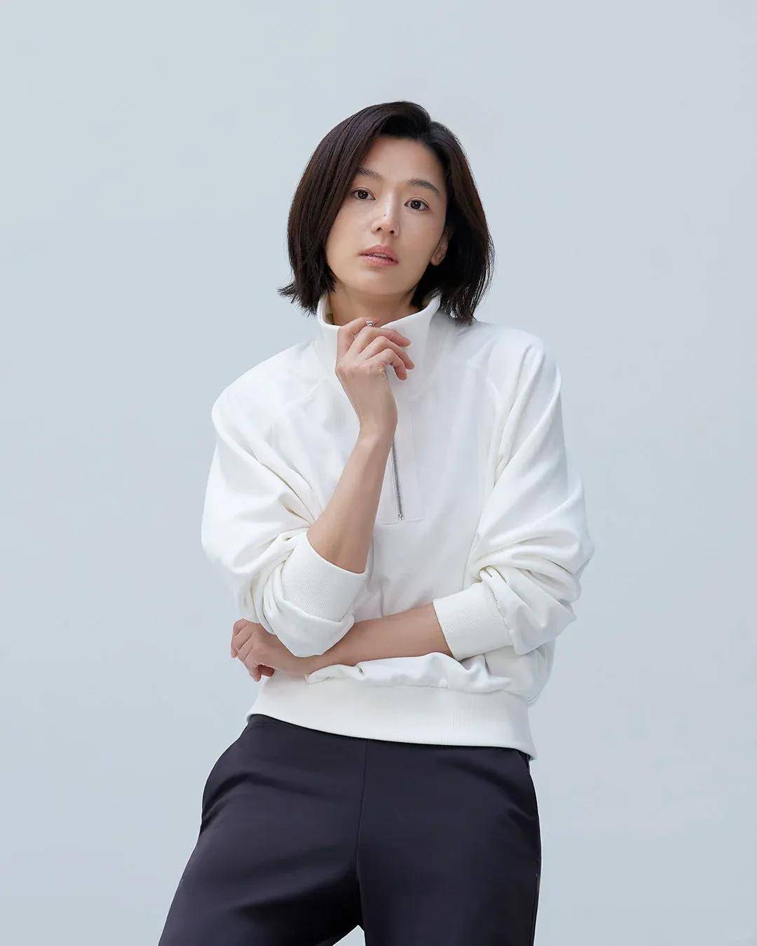 44岁要去“竞选总统”的全智贤，穿衣风格都变了！