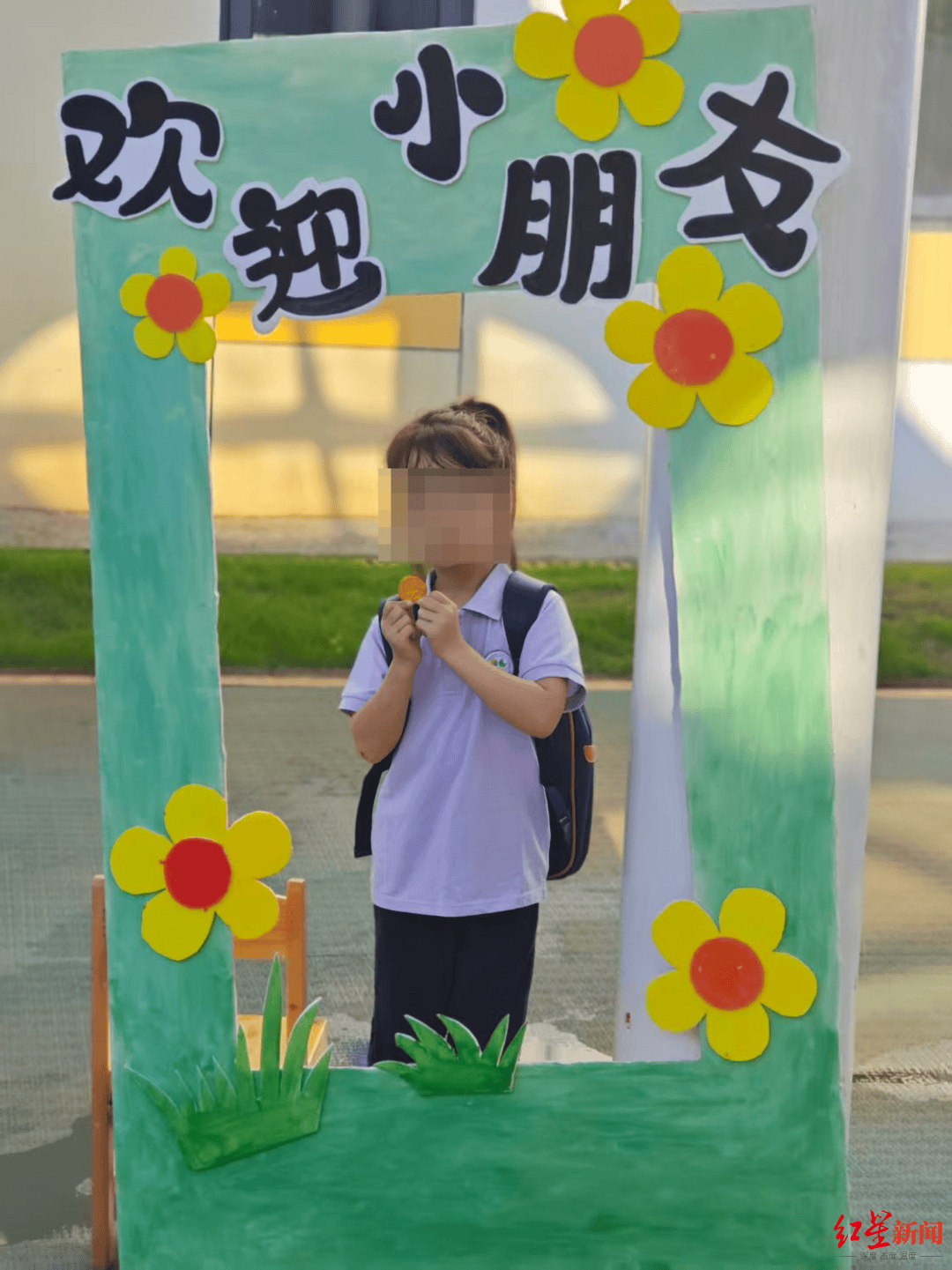 5岁女童被水泥杆砸中不幸身亡 家属：杆上有明确标识和编号，望尽快查清所属单位