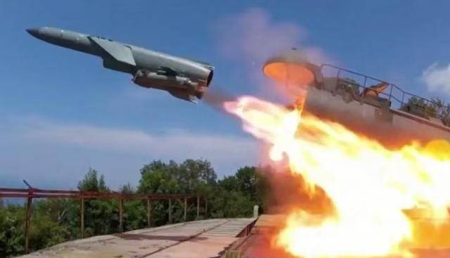 10万大军压境北约,普京递话,美印罕见全部入场!唯独少了中国?