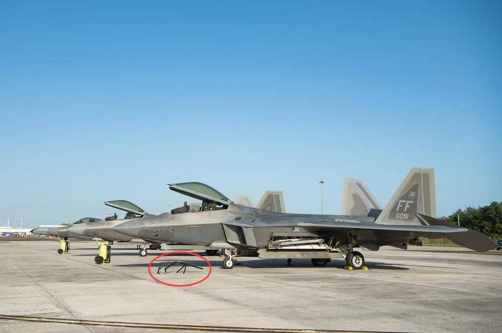 央视曝光！歼-35A改用内置登机梯，和F-35的一模一样？