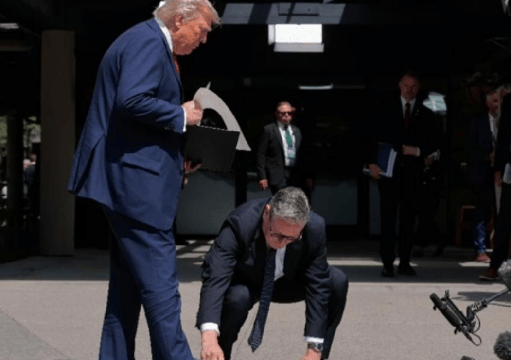 特朗普万万不会想到，他冒着生命危险访英，斯塔默却还给了他一巴掌