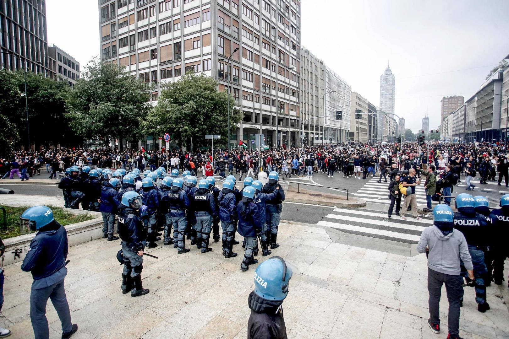 英法加澳承认巴勒斯坦国后,数万意大利人走上街头声援加沙:该做出改变了!