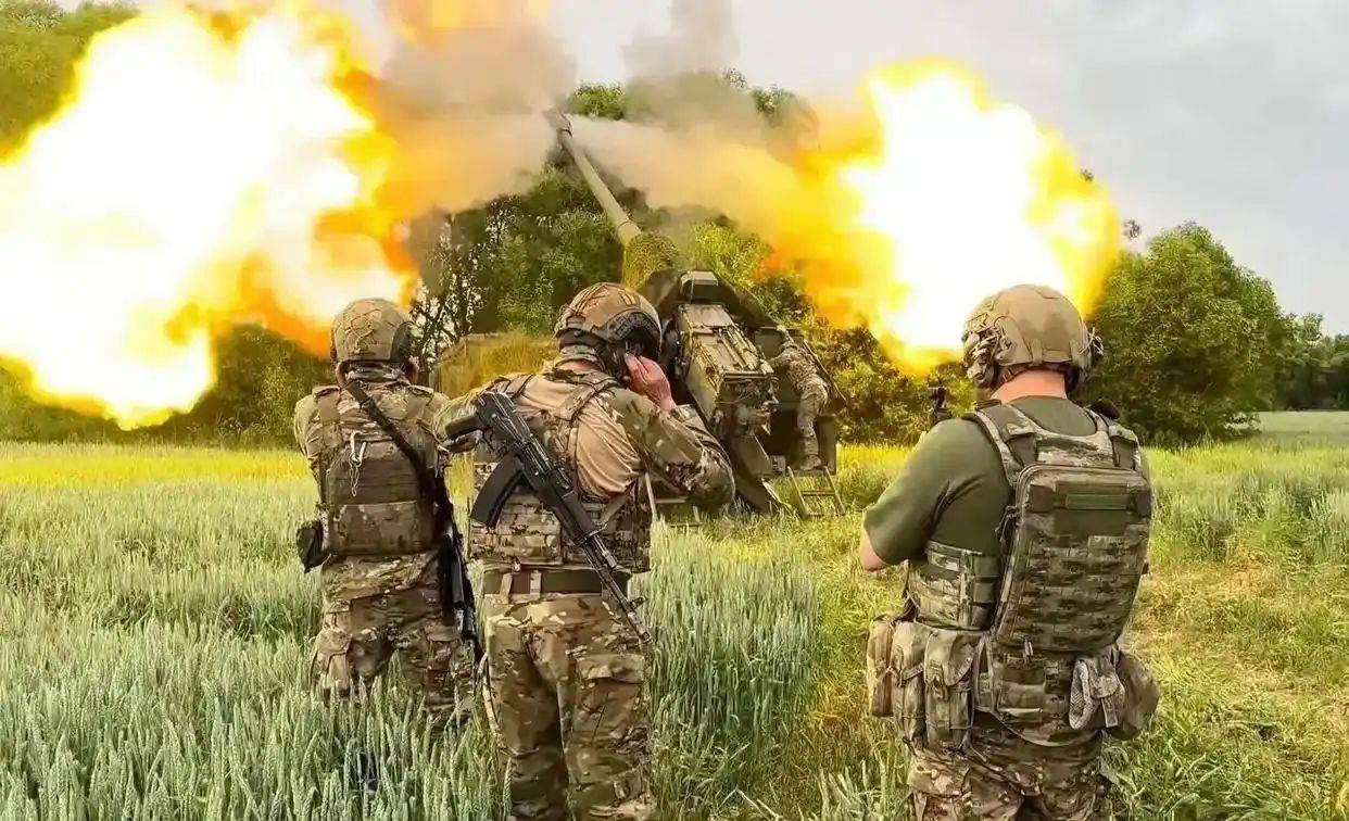 乌军在俄军没及时反应的情况下，再次突击库尔斯克，打得非常惨烈