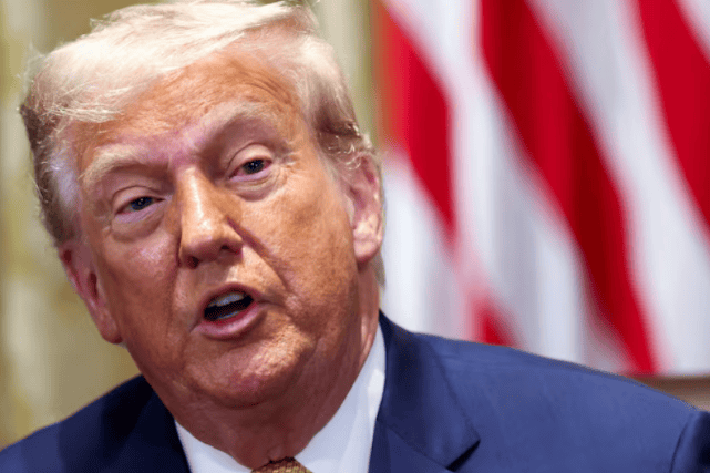 中方连抛3820亿美债,美国担忧的事来了,关键时刻巴菲特清空中企股票,信号不简单