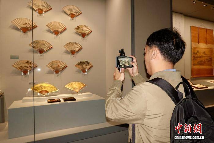 浙江杭州:中外媒体探访西湖 感受世界遗产之美