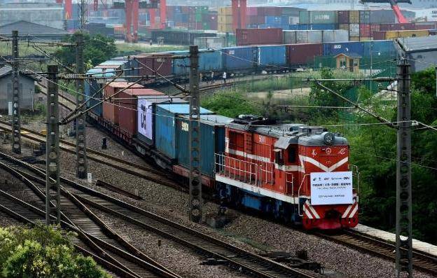 波兰硬刚11天服软，恢复中欧班列，但中方可不止留了一个后手