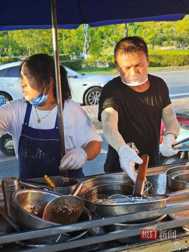 被流量砸中的“鸡排哥”：每天只休息四五个小时，二舅哥家的民宿已爆满