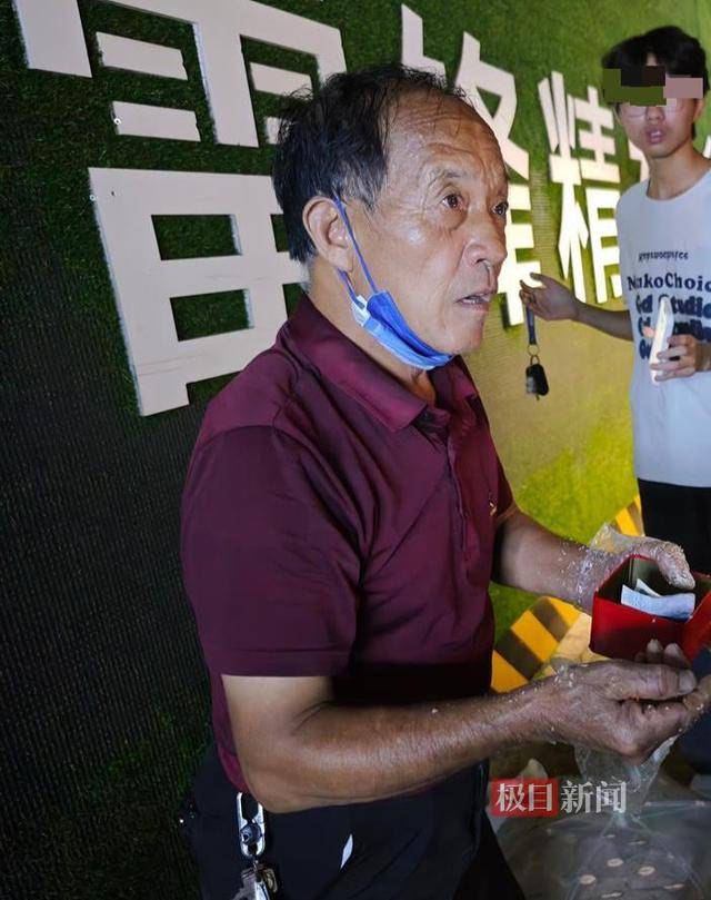 被流量砸中的“鸡排哥”：每天只休息四五个小时，二舅哥家的民宿已爆满