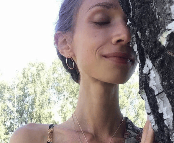 坚持只吃水果8年,27岁波兰女子巴厘岛酒店去世:体重仅22公斤,指甲变黄牙齿腐烂