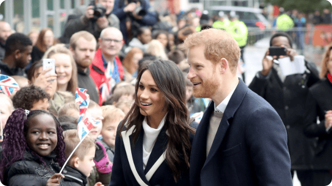 梅根巴黎炫鞋,却踩到戴安娜亡地!UCL停发签证反转!200名中国留子得救了…