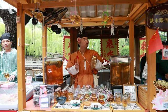 秋色满城 历下有约丨护城河畔美出圈！解锁历下限定秋日浪漫