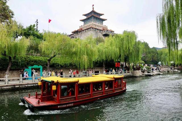 秋色满城 历下有约丨护城河畔美出圈！解锁历下限定秋日浪漫