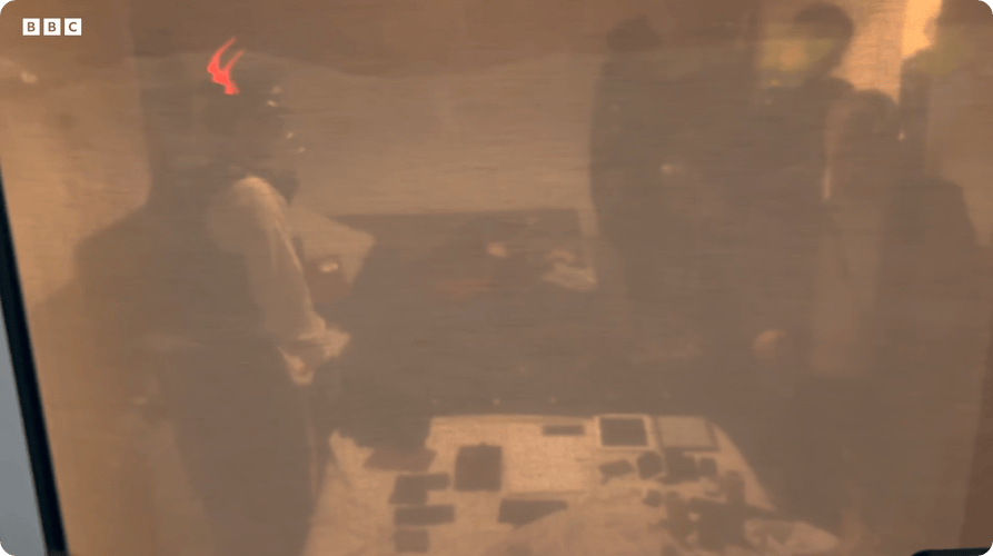 凯特患癌竟因辉瑞疫苗？伦敦4万被盗手机直飞香港，比贩毒暴利产业链曝光…