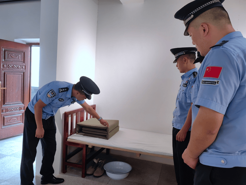 片马分站执勤二队党支部开展“追寻红色足迹 坚守国门初心”主题党日活动