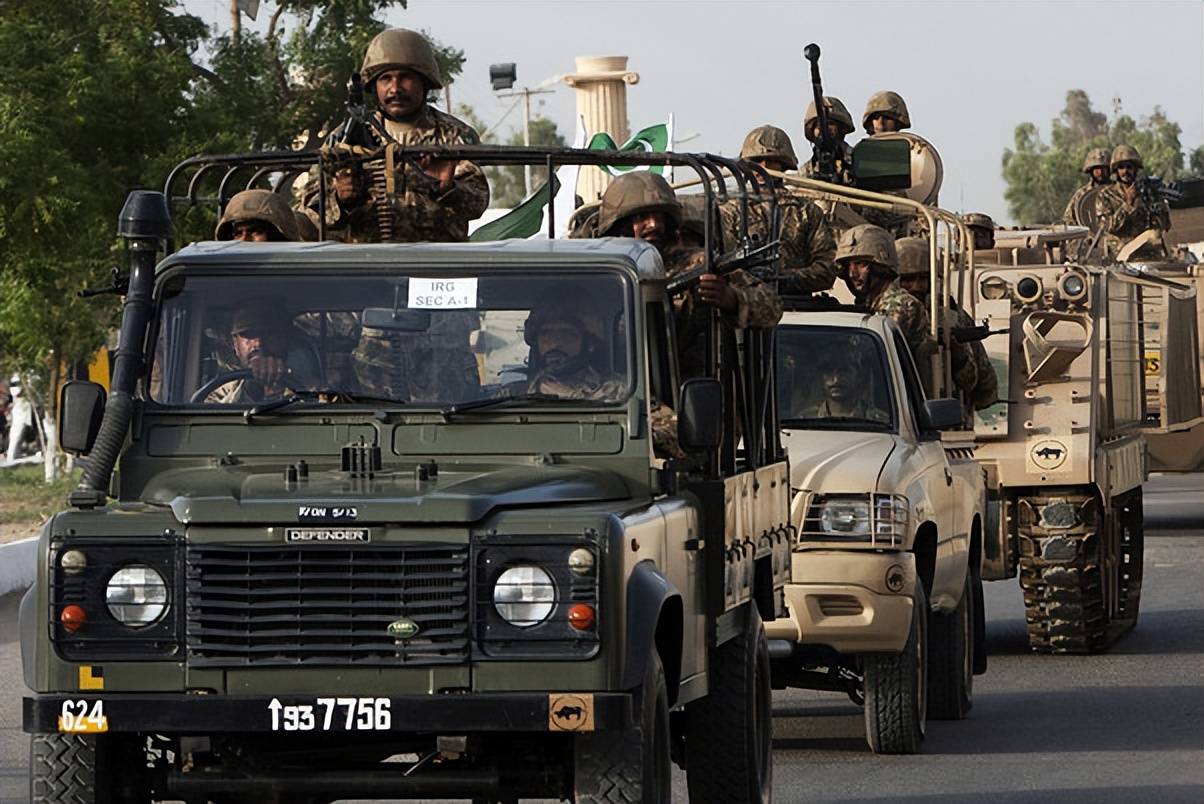 终于被巴铁打疼了，阿富汗将袭击枭龙和歼-10，特朗普喊话他要管