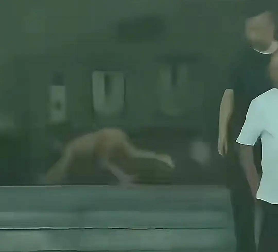 最新消息:“野人孩子”将落户北京!“孩子妈以前也不喜欢穿衣服”,公安机关对其父母展开调查