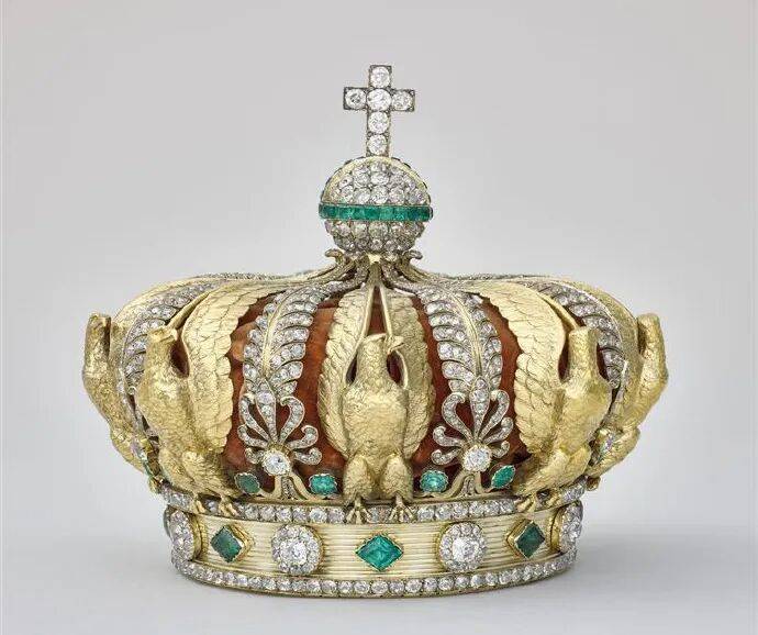 法国卢浮宫多件藏品被盗最新消息:一件文物在博物馆外被发现时已损毁,疑为欧仁妮皇后的皇冠