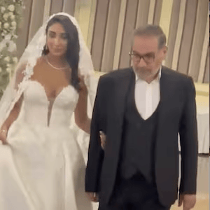 宣扬“头巾法”的伊朗高官 女儿穿抹胸婚纱办西式婚礼