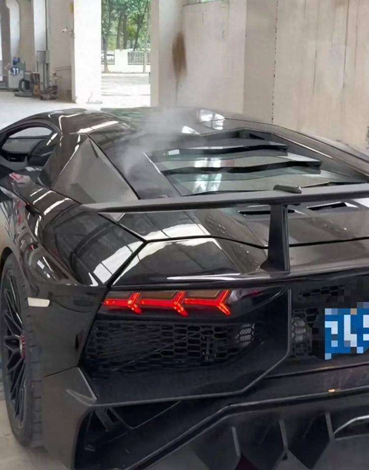 车主称兰博基尼遭暴力审车，水温爆表达130℃：刚买一个月，维修费用或超10万元