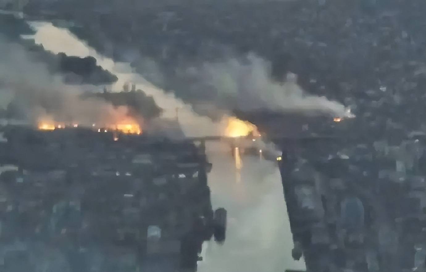 血拼一夜!俄军敢死队冲入赫尔松,远火大开杀戒,乌军机器人参战